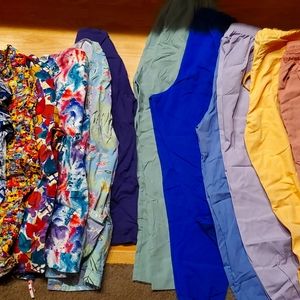 Size medium scrubs$5 a piece or$60 for all!